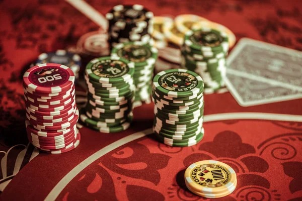 Taiwan Pools card hand dealt on live table